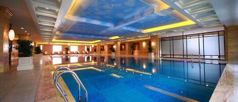 Hồ bơi trong nhà