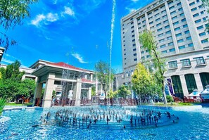 Indoor pool - Howard Johnson by Domando Plaza Wulanchabu (Ulaan Chab)