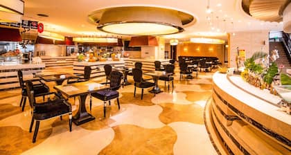 Howard Johnson by Domando Plaza Wulanchabu