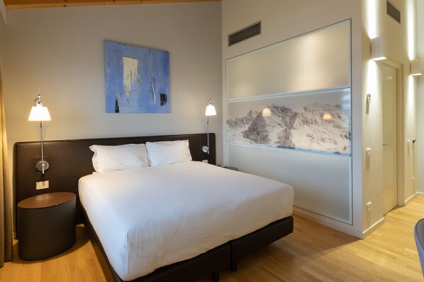 Premium bedding, in-room safe, desk, blackout curtains