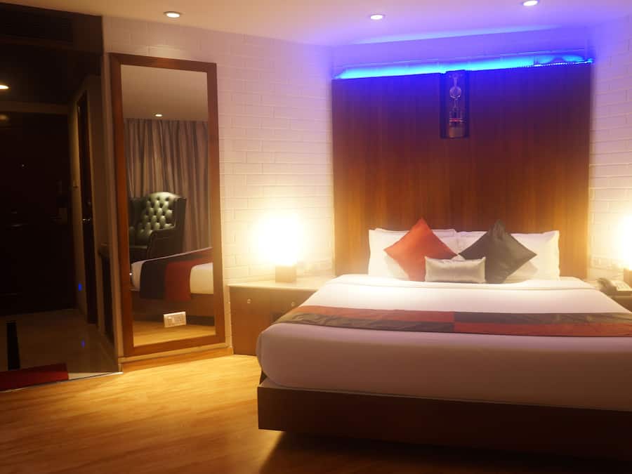 Minibar, in-room safe, desk, laptop workspace