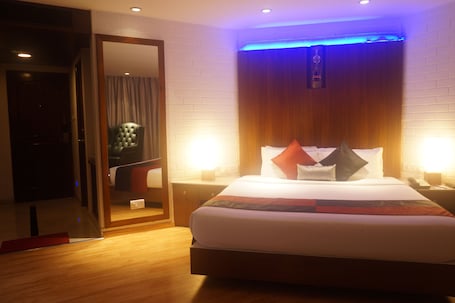 Club Room. SFO Hotel and Suites