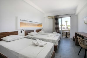 Caja de seguridad en la habitación y escritorio