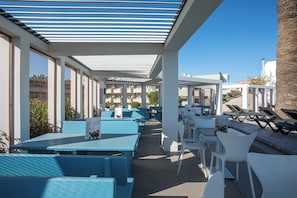 Desayuno buffet diario (EUR 10 por persona)