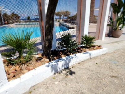 Hillside Studios & Apartments