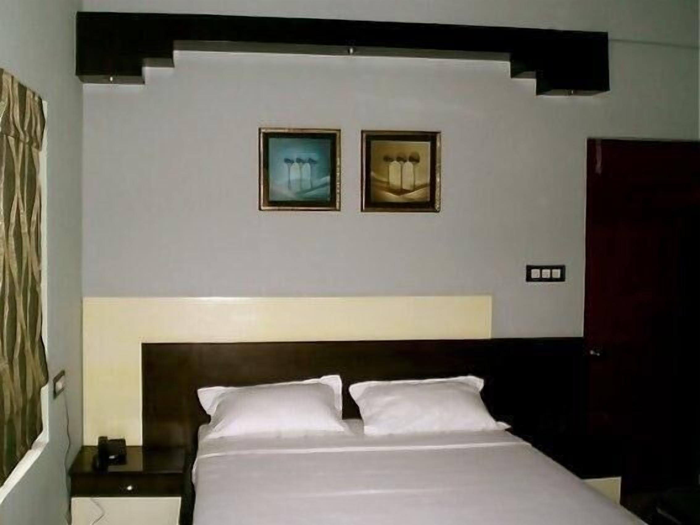 1 bedroom, premium bedding, minibar, in-room safe