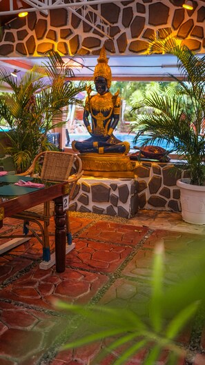 3 restaurants, breakfast, lunch, dinner served; international cuisine - Deep Forest Garden Hotel (Puerto Princesa)