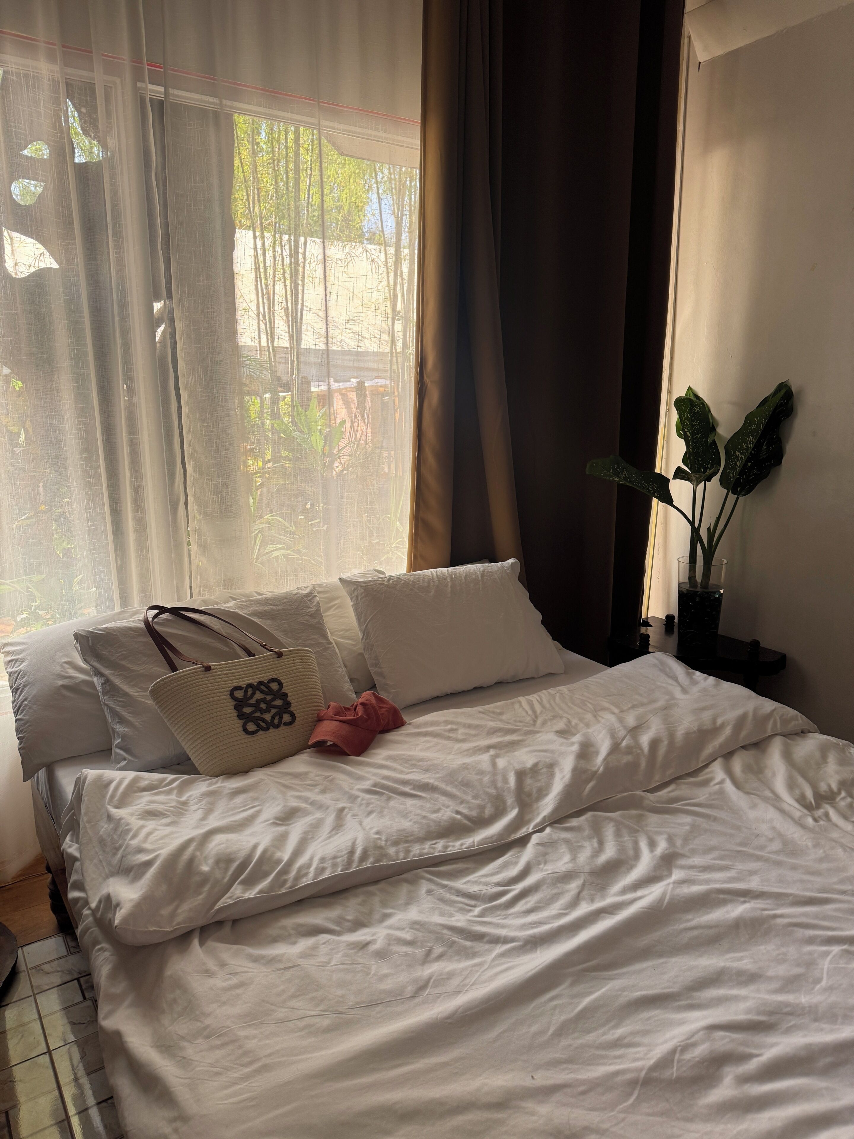 Deluxe Room | Minibar, in-room safe, desk, blackout curtains