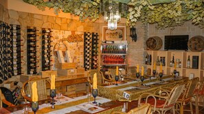 3 restaurantes; se sirve desayuno, almuerzo, cena y brunch