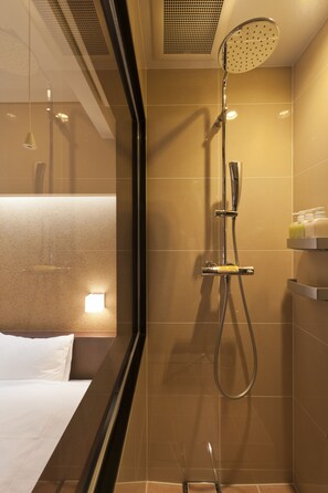Twin Room, Non Smoking (Main Build.) | Bathroom - Oike Hotel: A Hot Spring Inn with Views of Mt. Fuji (Fujikawaguchiko)