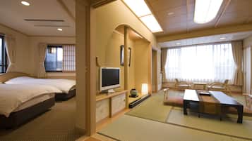 Japanese Western Room with Open Air Bath, Smoking, Mt. Fuji View (Main Build.) | In-room safe, iron/ironing board, free WiFi