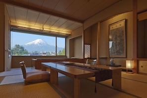 Interior - Oike Hotel: A Hot Spring Inn with Views of Mt. Fuji (Fujikawaguchiko)