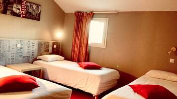 In-room safe, soundproofing, iron/ironing board, free WiFi