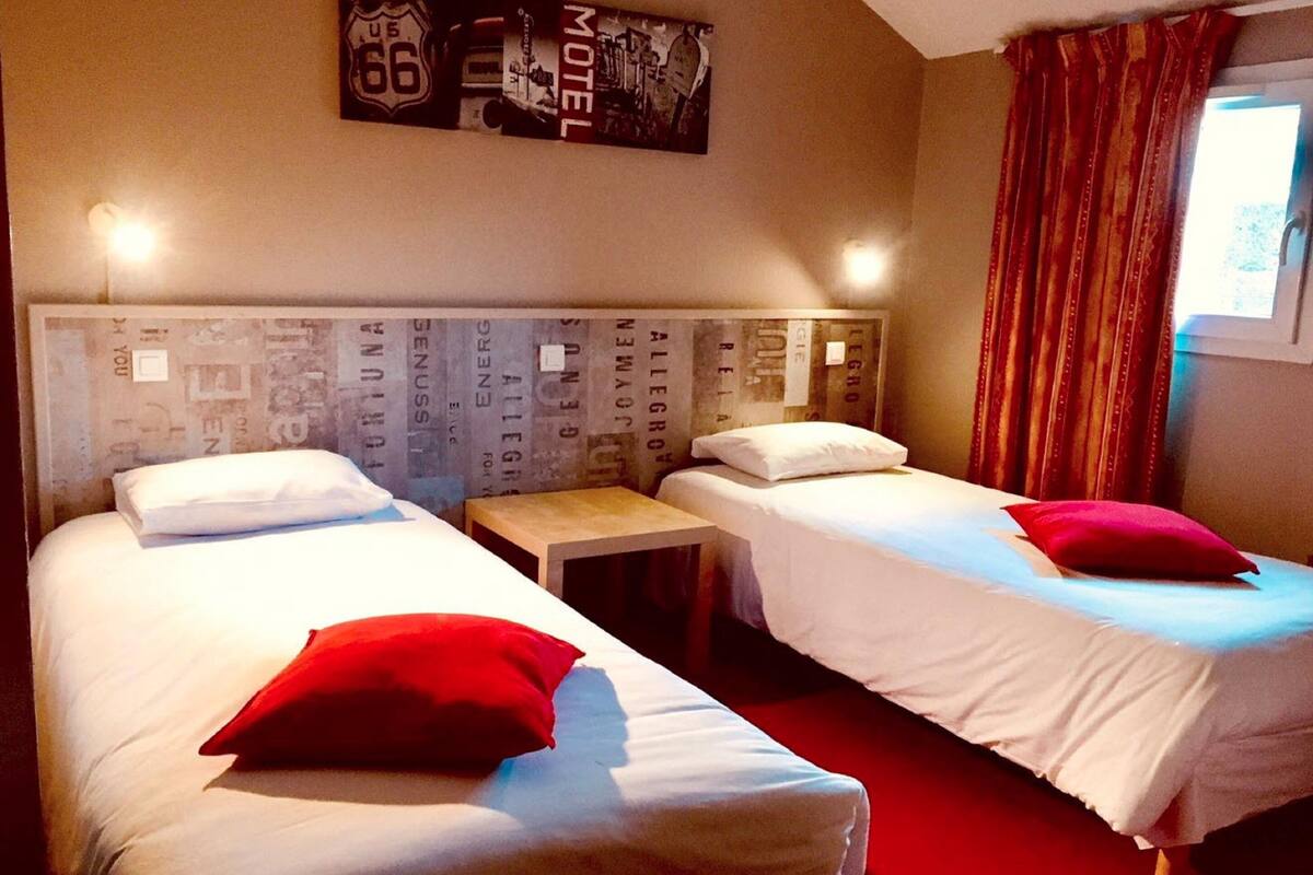 Twin Room | In-room safe, soundproofing, iron/ironing board (on request), free WiFi