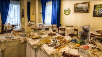 Petit déjeuner complet (8 EUR par personne)