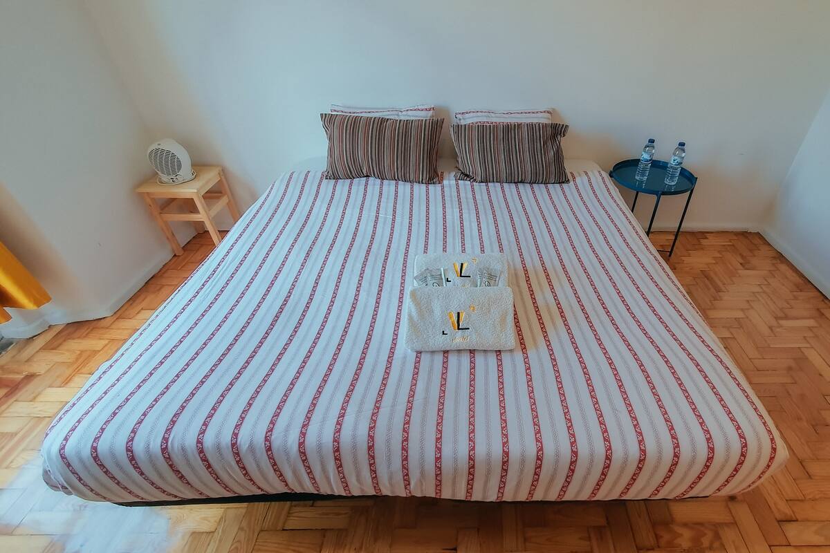 ห้องคลาสสิกดับเบิล, ระเบียง (Shared Bathroom) | 8 ห้องนอน, ผ้าม่านกันแสง, เตารีด/โต๊ะรีดผ้า, Wi-Fi ฟรี