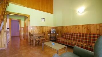 Standard Apartment, Kitchen (4 people) | Living room | Flat-screen TV