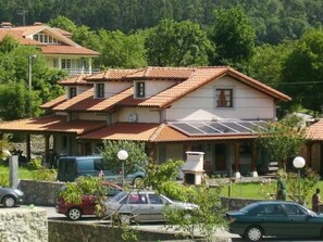 Front of property - Picu Castiellu Aparthotel (Llanes)