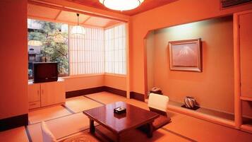 Quarto (Japanese) | Área de estar | TV