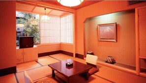 客房 (Japanese) | 起居区 | 电视