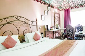 Habitación ejecutiva | Ropa de cama de alta calidad y caja de seguridad en la habitación 