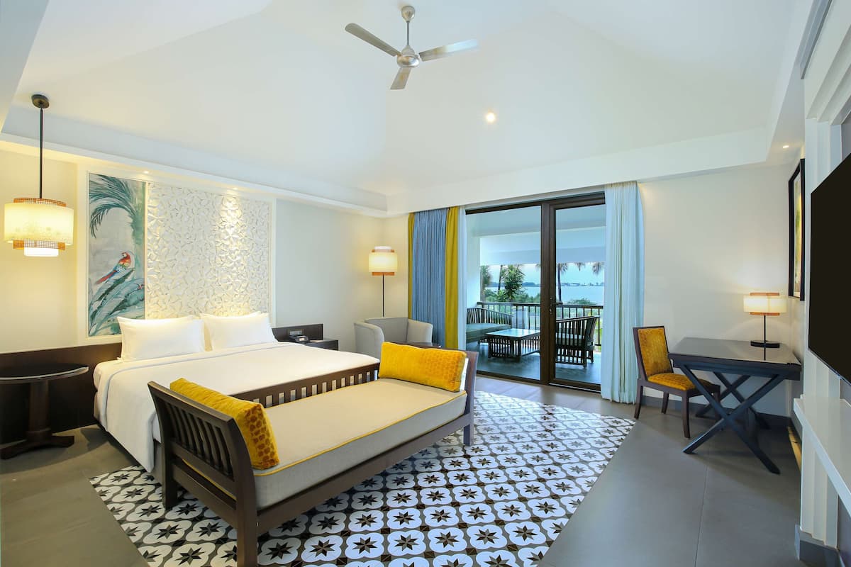 Egyptian cotton sheets, premium bedding, in-room safe, laptop workspace