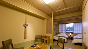 Unclassified image, 5 of 18, button - Kadensho (Kyoto)