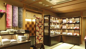 Unclassified image, 4 of 18, button - Kadensho (Kyoto)
