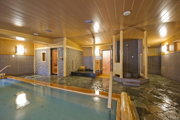 Indoor spa tub