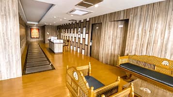 Deep-tissue massages, Thai massages
