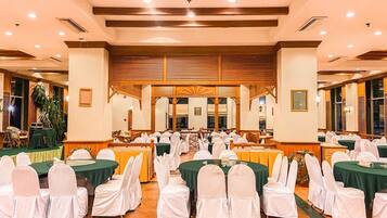 Daily buffet breakfast (THB 150 per person)