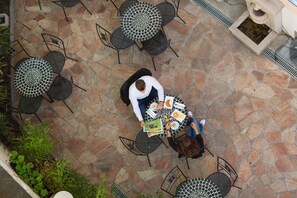 Outdoor dining - Best Western Plus Hotel Arcadia (Vienna)