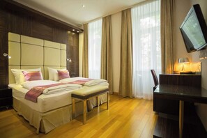 Camera Classic, 1 letto matrimoniale (Converts to 2 TwinBeds;Quiet Location) | Biancheria da letto di alta qualità, una cassaforte in camera