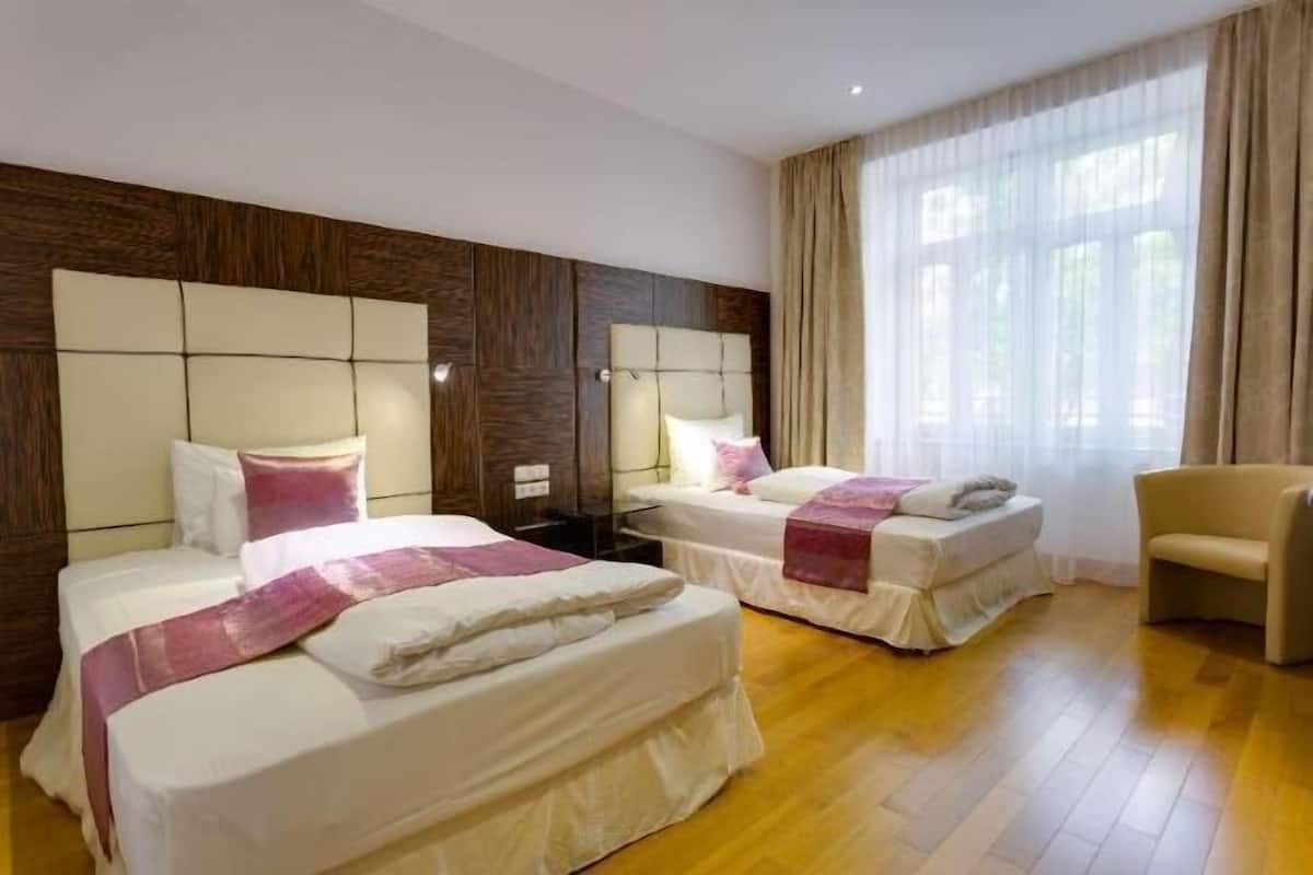 1 bedroom, premium bedding, in-room safe, laptop workspace