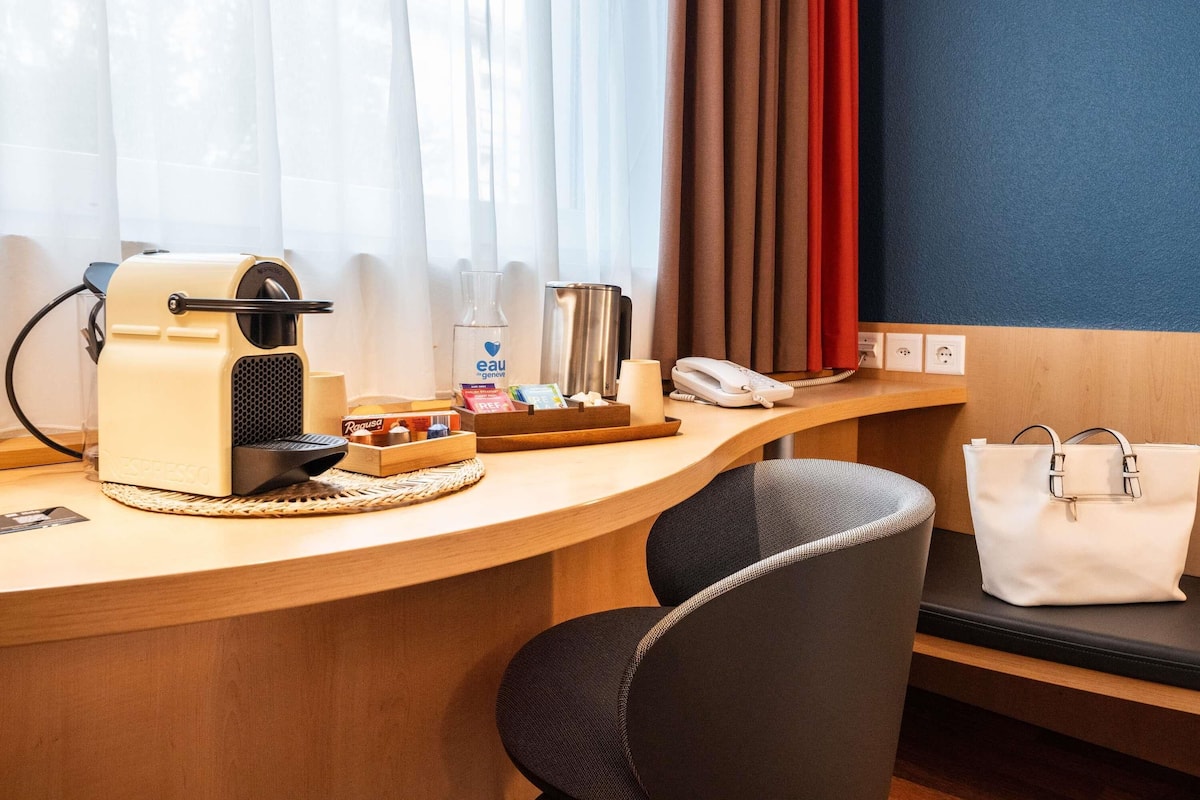 Ropa de cama de alta calidad, camas con pillow-top y escritorio