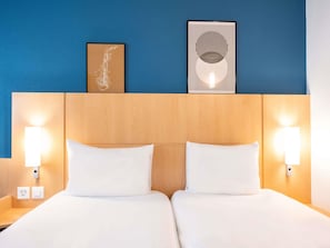 Chambre avec lits jumeaux, 2 lits une place | Literie de qualité supérieure, surmatelas, bureau, lits bébé (gratuits)