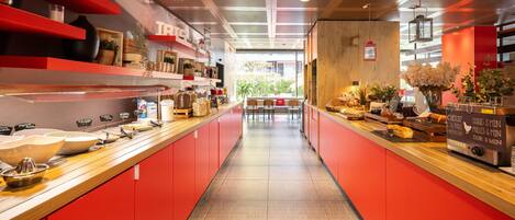 Daily buffet breakfast (CHF 19 per person)