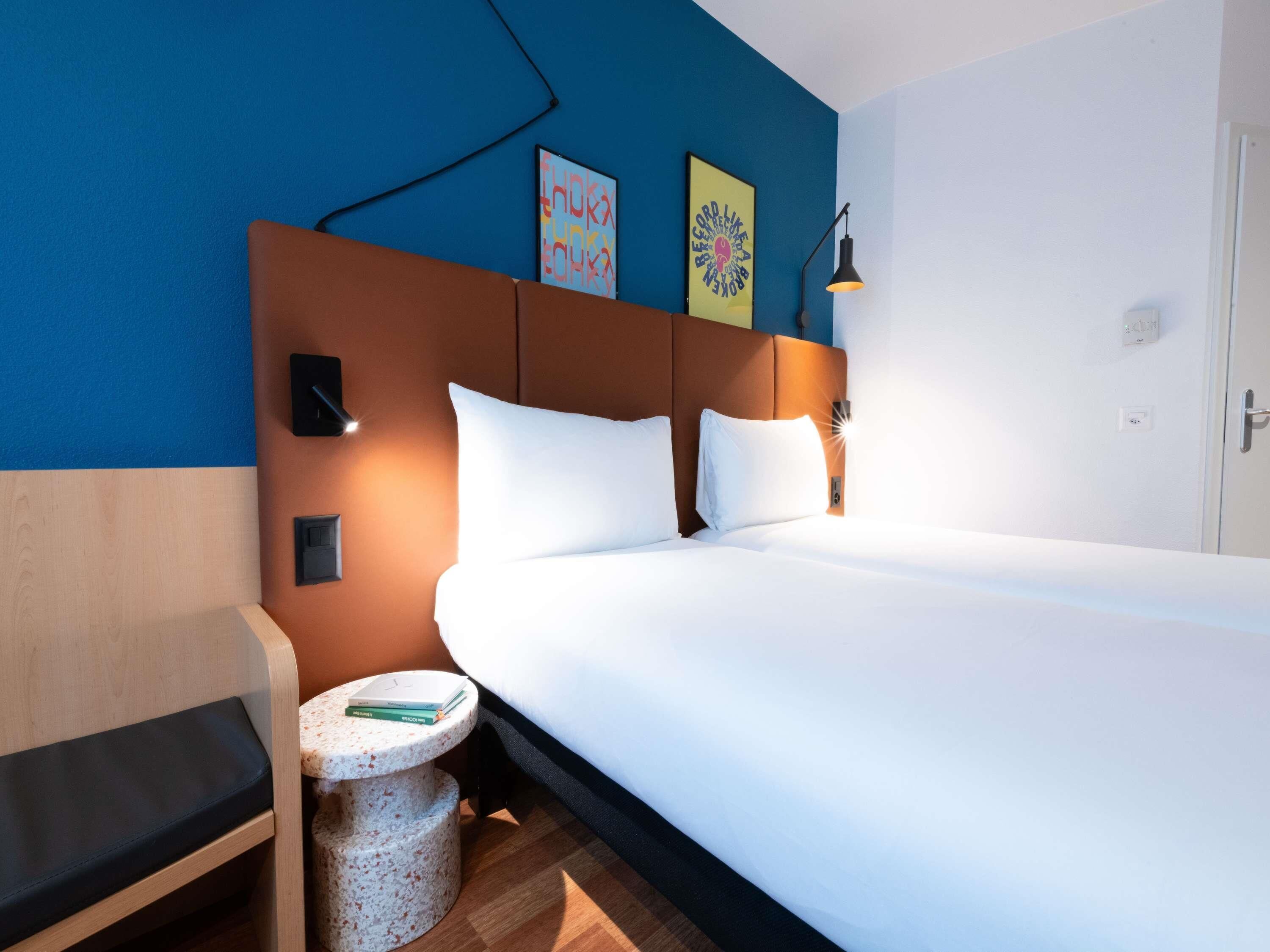 Habitación con 2 camas individuales, 2 camas individuales | Ropa de cama de alta calidad y colchones con acolchado adicional