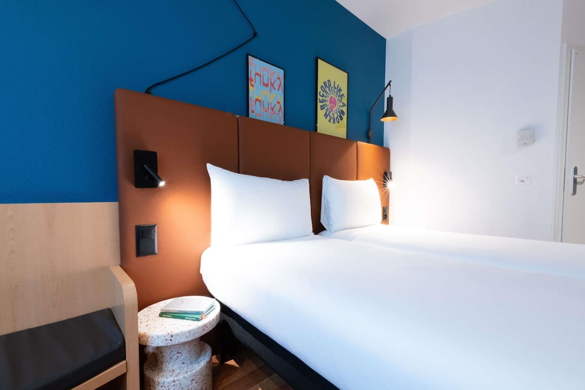 Twin Room, 2 Single Beds | Premium bedding, pillow-top beds, desk, laptop workspace