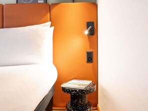 Comfort Room, 1 Queen Bed with Sofa bed | Premium bedding, pillowtop beds, desk, laptop workspace