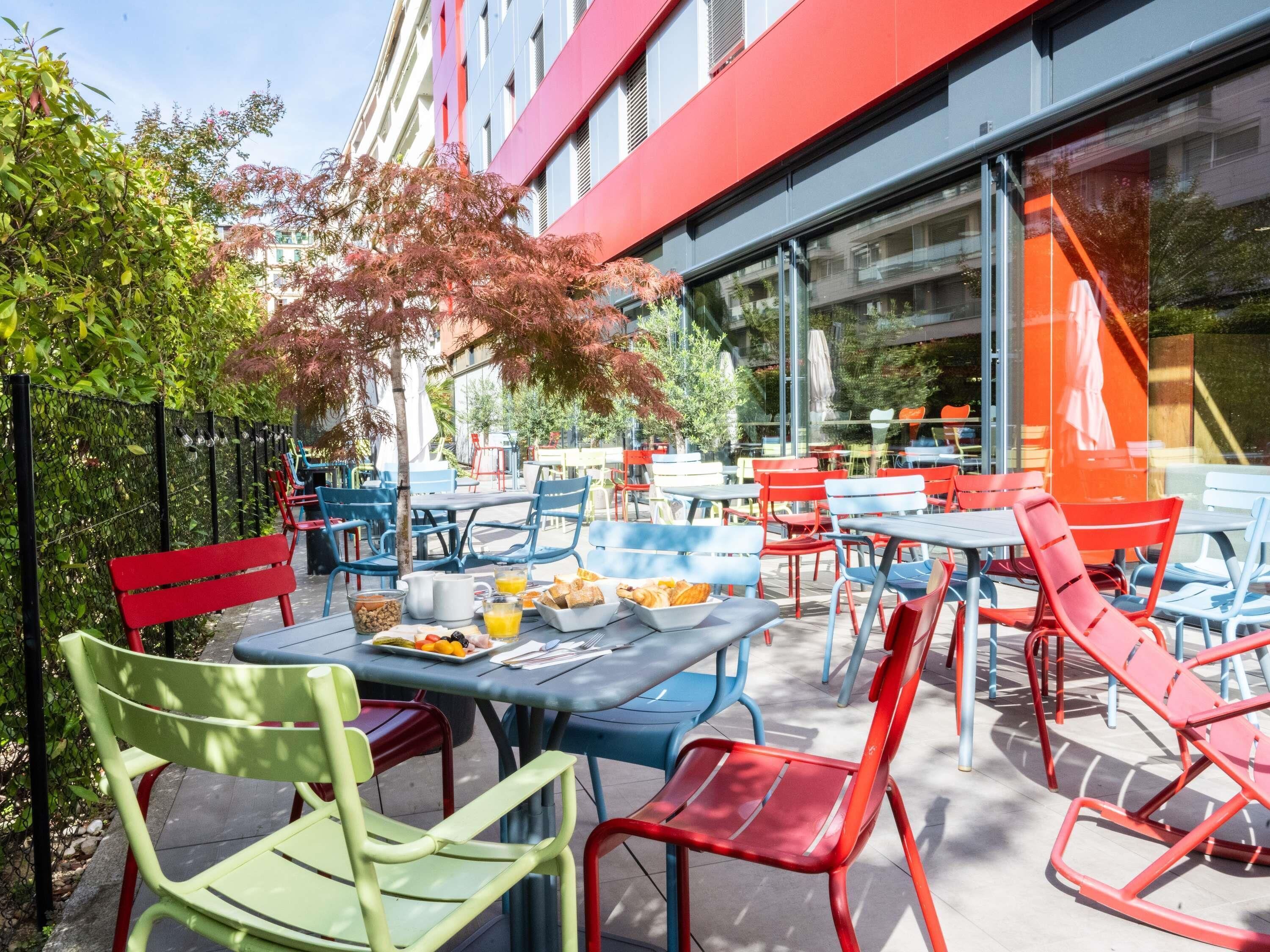 Tägliches Frühstücksbuffet gegen Gebühr