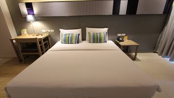 Deluxe Room | 1 bedroom, premium bedding, minibar, in-room safe