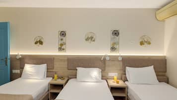 Superior Two Bedroom Apartment Sea View with Jacuzzi | 1 chambre, coffres-forts dans les chambres, rideaux occultants