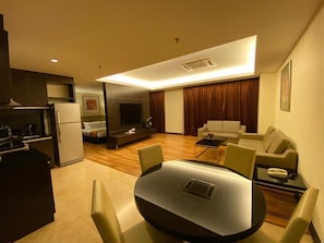 1 Bedroom Apartment - King | Desk, blackout curtains, iron/ironing board, free WiFi - Grand Paragon Hotel Johor Bahru (Johor Bahru)