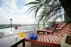 Kolam renang outdoor