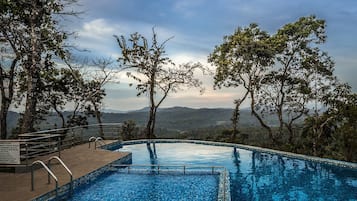 Ulkouima-allas, ääretön uima-allas