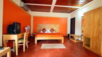 Chalet, vuoristonäköala (Non A/C) | Työpöytä, lisävuoteet