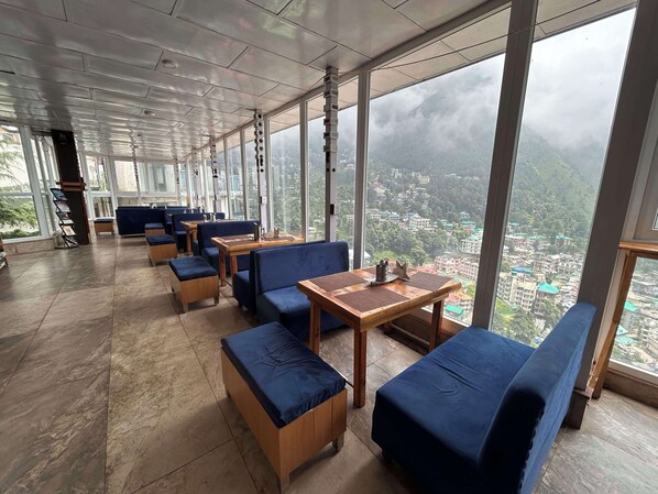 2 restaurants, breakfast, lunch, dinner served; Asian cuisine