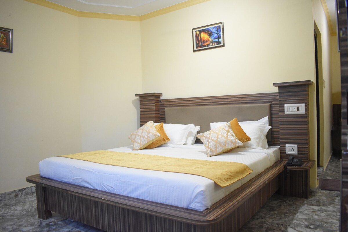 Premier Room | 1 bedroom, blackout curtains, free WiFi