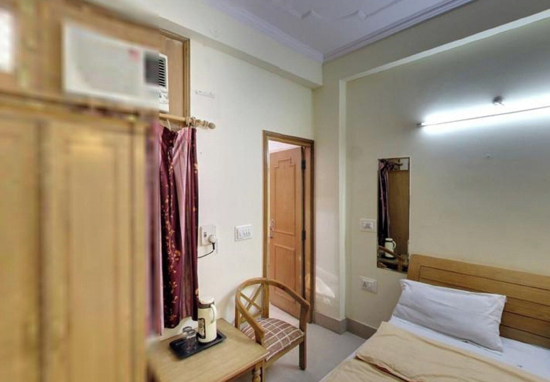 In-room safe, desk, soundproofing, free WiFi